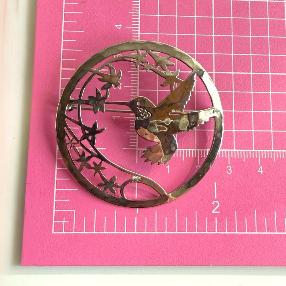 Wild Bryde Hummingbird Brooch Hammered Silver Tone Modernist Bird Circle Pin - Picture 7 of 7